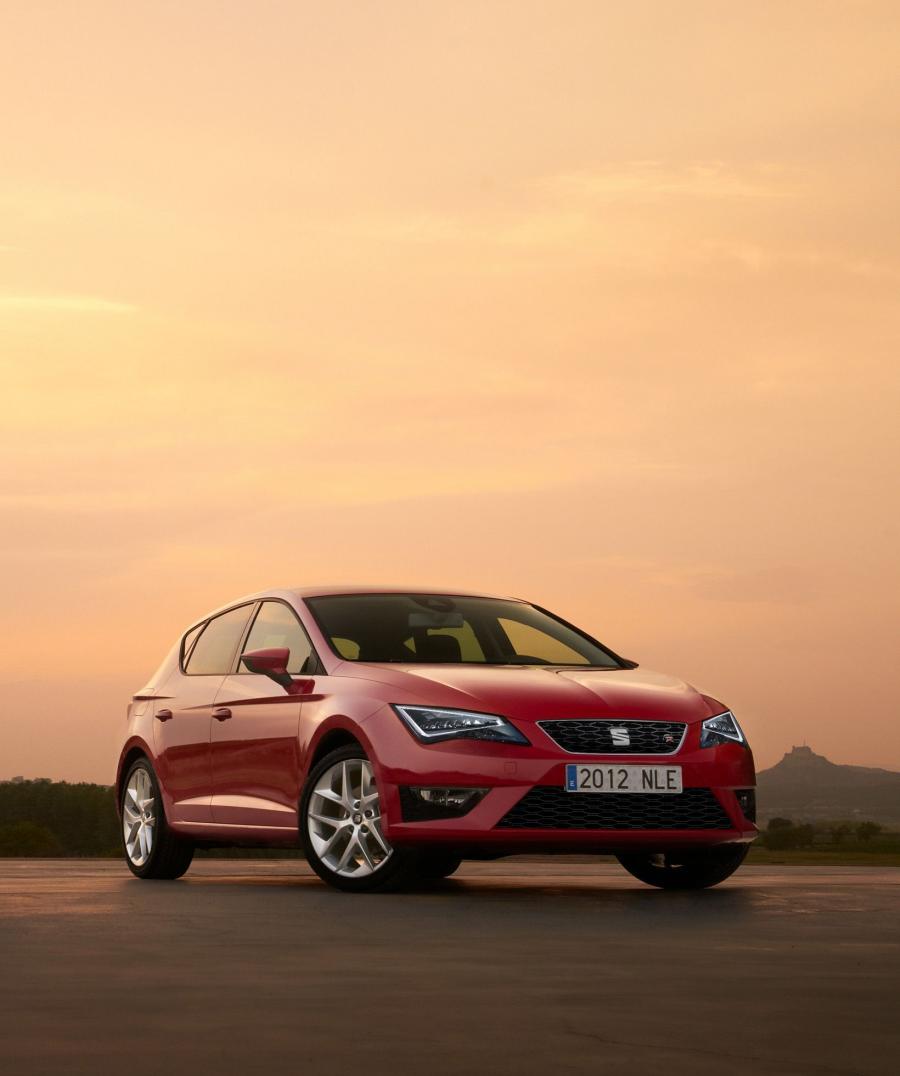  Seat Leon FR 5-Door 2012 года  (фото 6 из 16)